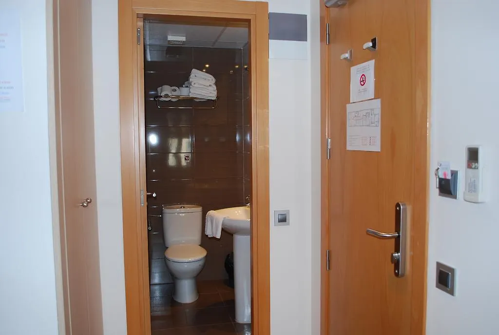 Hostal Las Flores Ramblas Barcelona 2*,  España