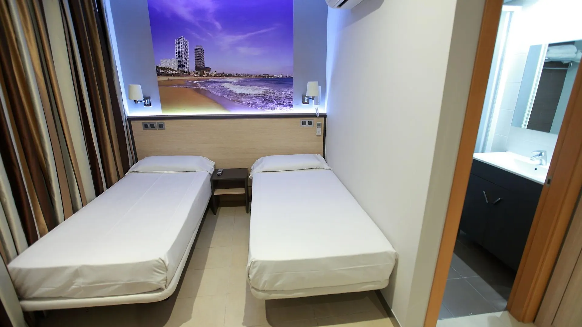 Hostal Las Flores Ramblas Barcelona Guest house