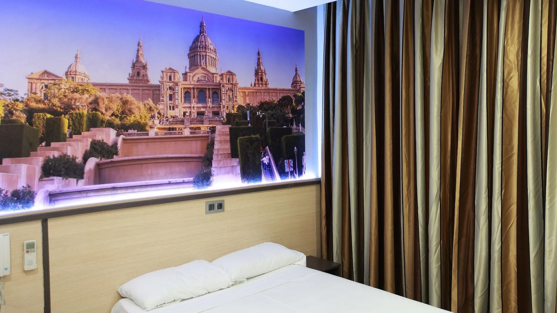 Hostal Las Flores Ramblas Barcelona Guest house