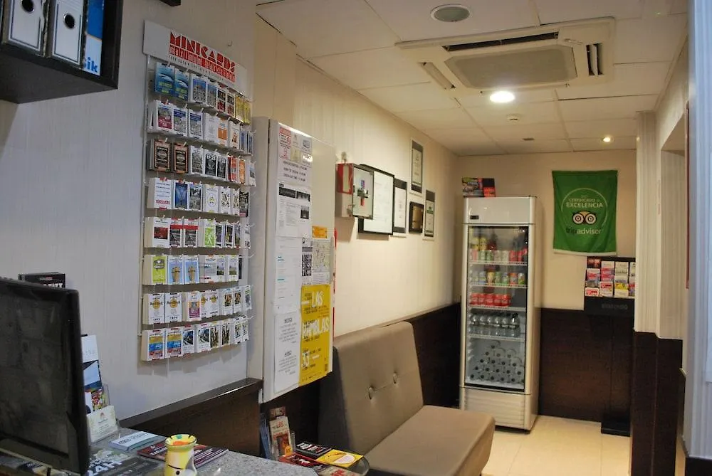 Hostal Las Flores Ramblas Barcelona Guest house