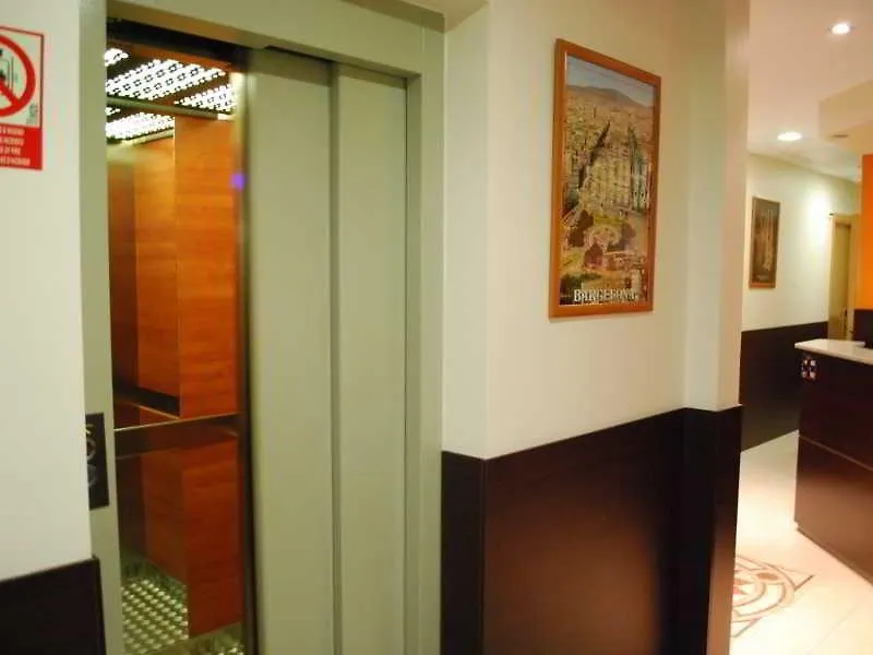 Hostal Las Flores Ramblas Barcelona Guest house