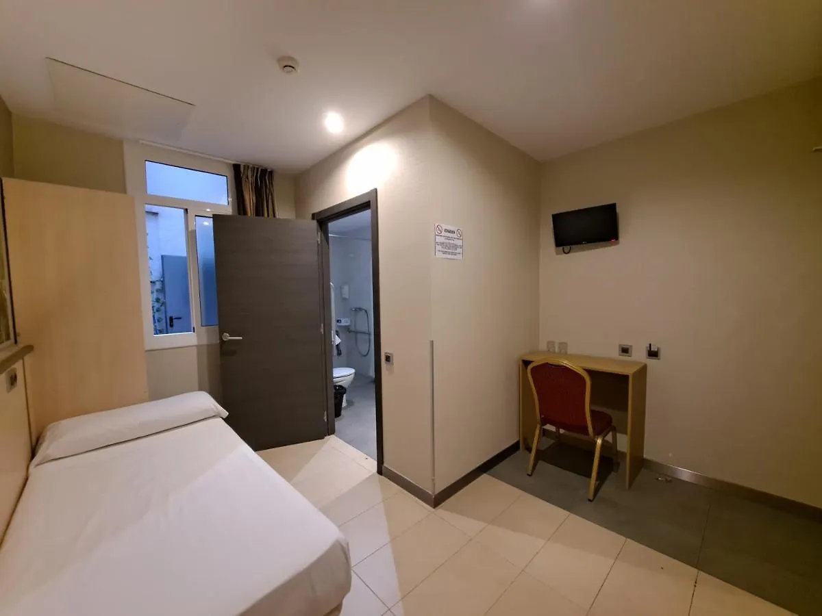 Hostal Las Flores Ramblas Barcelona Guest house