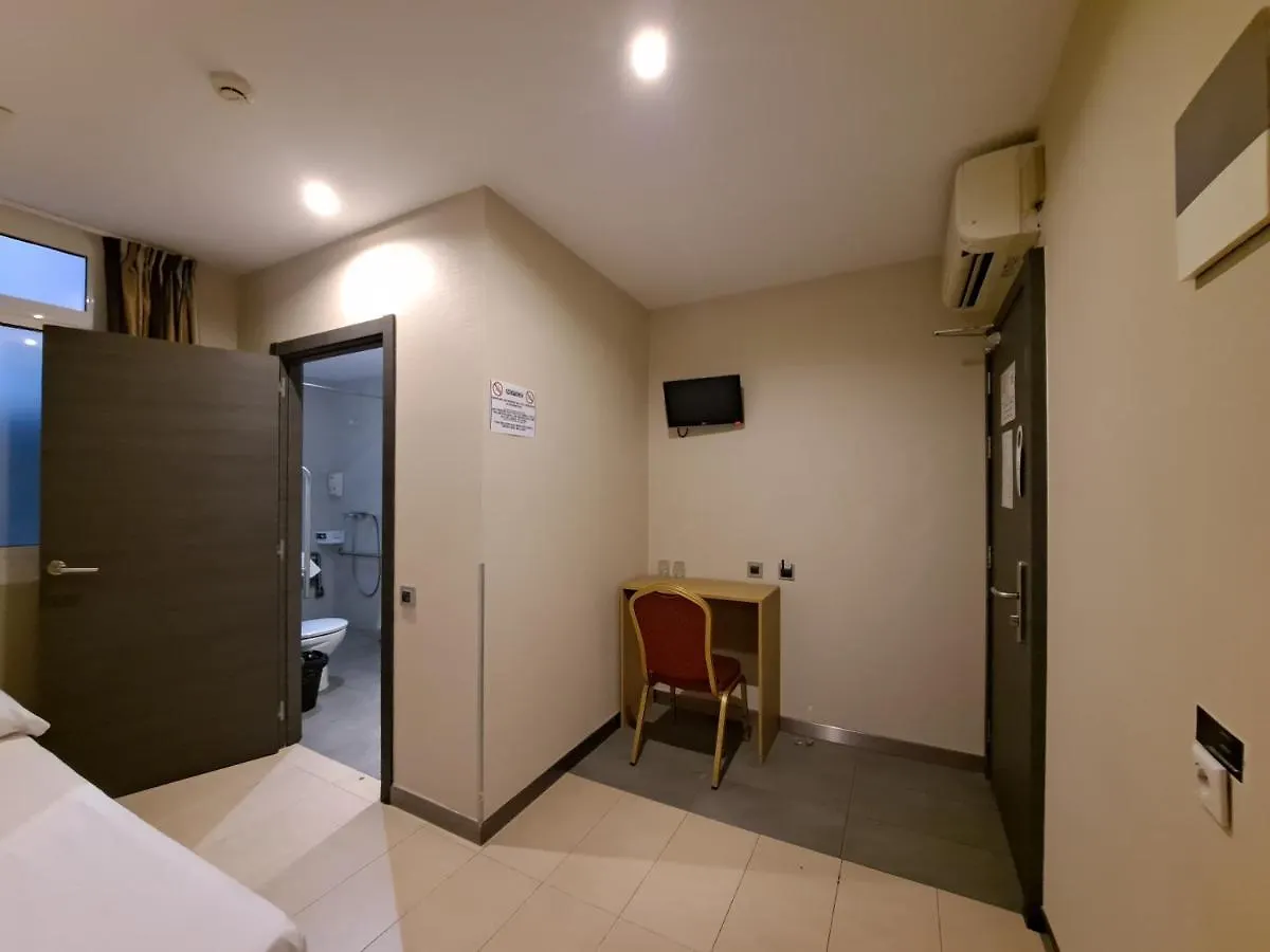 Guest house Hostal Las Flores Ramblas Barcelona
