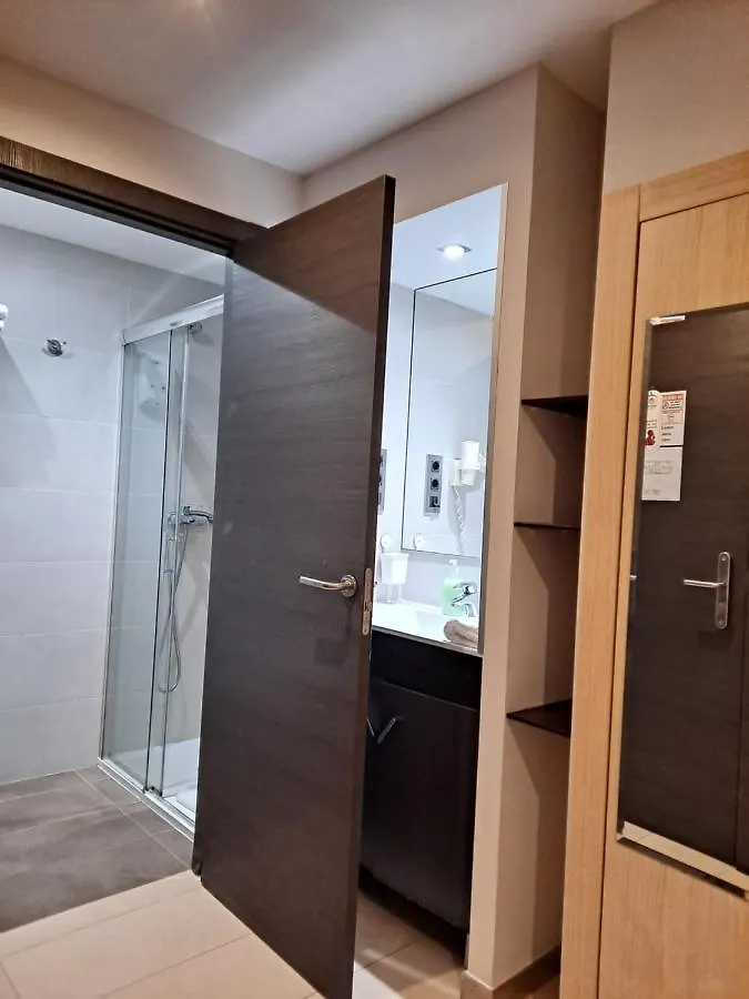 ** Guest house Hostal Las Flores Ramblas Barcelona Spain