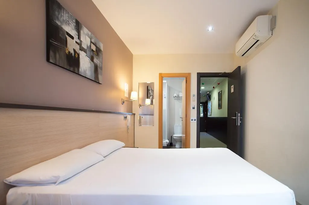 Guest house Hostal Las Flores Ramblas Barcelona
