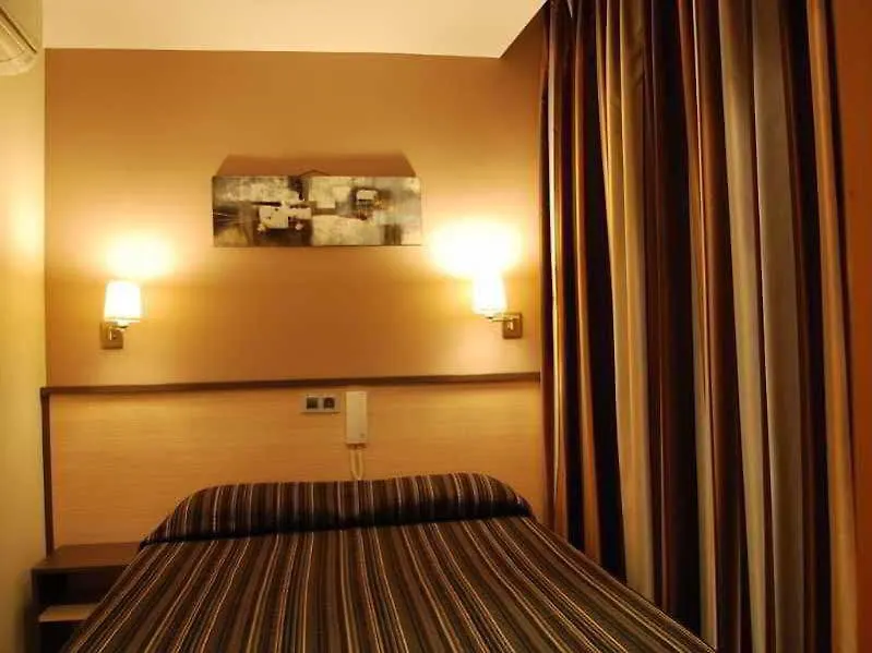 Hostal Las Flores Ramblas Barcelona 2*,  Spain