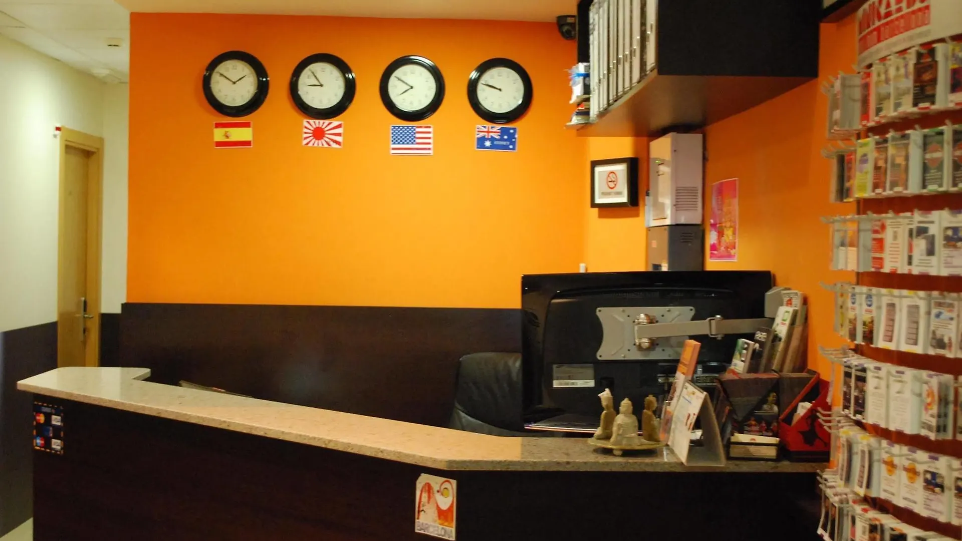 Hostal Las Flores Ramblas Barcelona 2*,