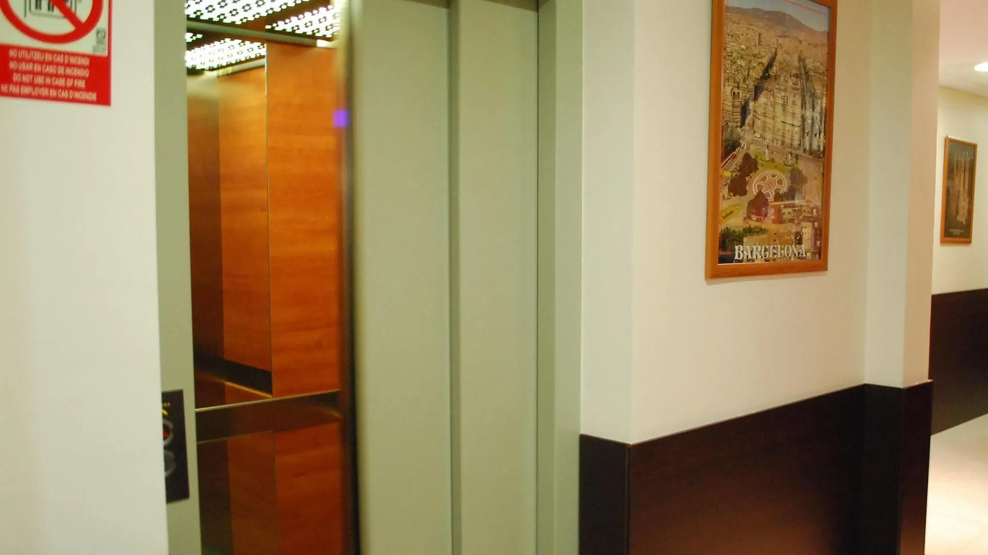 Hostal Las Flores Ramblas Barcelona Guest house