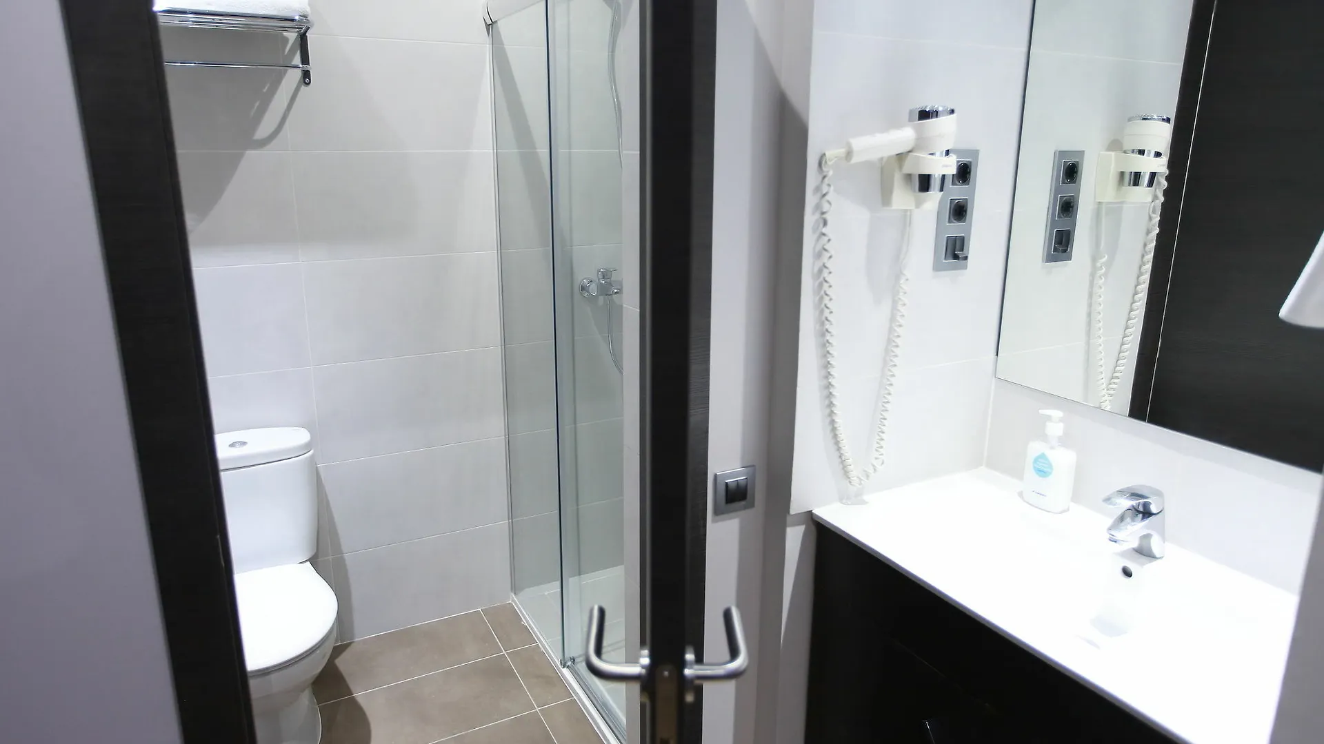 Hostal Las Flores Ramblas Barcelona Spain