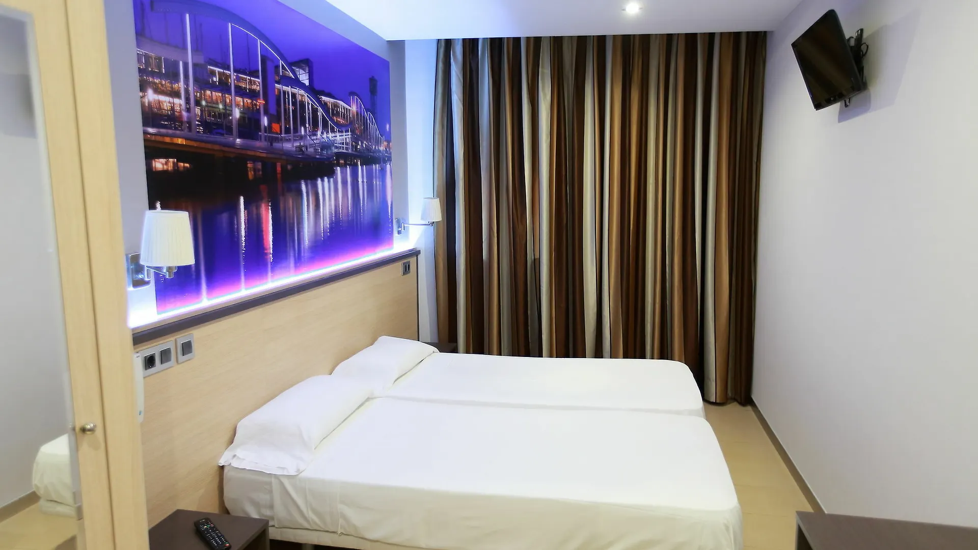 Hostal Las Flores Ramblas Barcelona Guest house