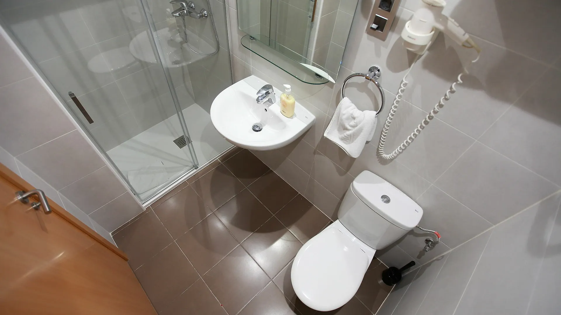 Hostal Las Flores Ramblas Barcelona Guest house