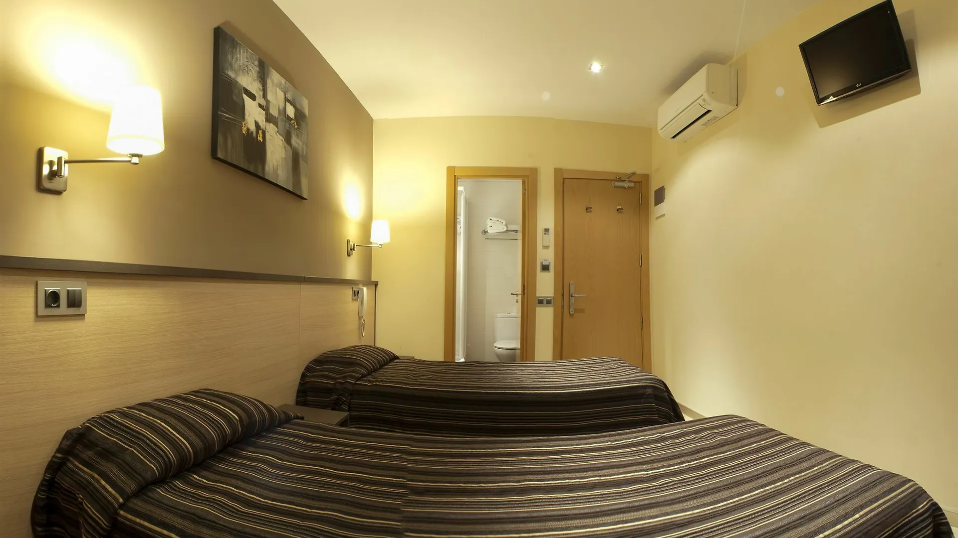 Hostal Las Flores Ramblas Barcelona 2*,  Spain