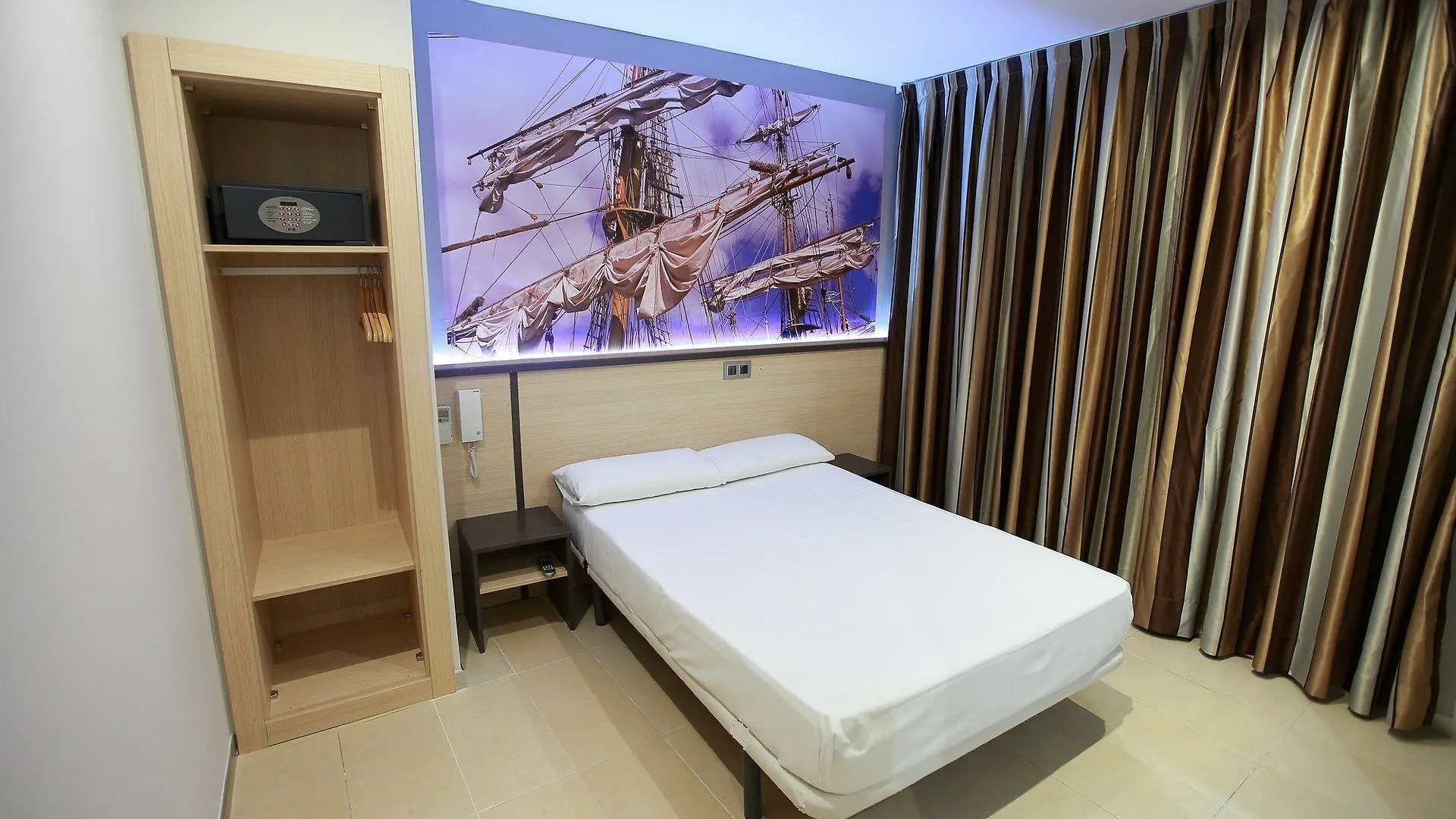 Guest house Hostal Las Flores Ramblas Barcelona